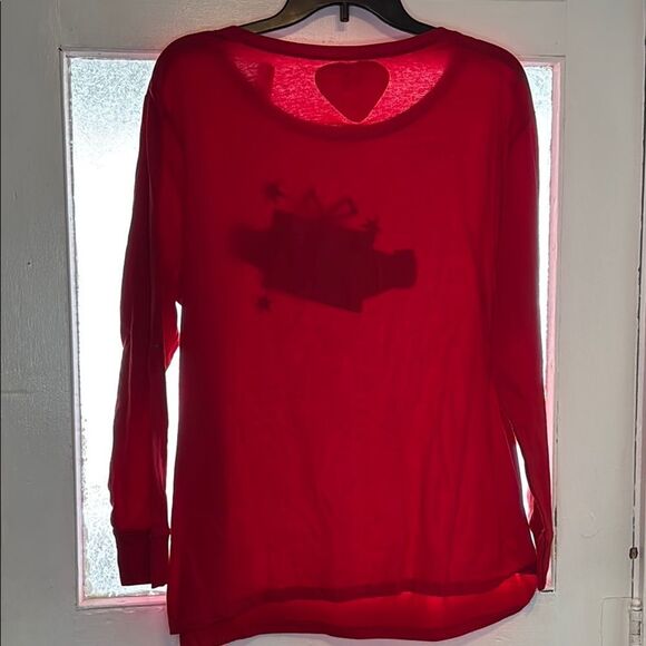 NWT Trihearts Red Holiday Long Sleeve Shirt with Mittens & Gift Graphic 2X - Picture 5 of 5